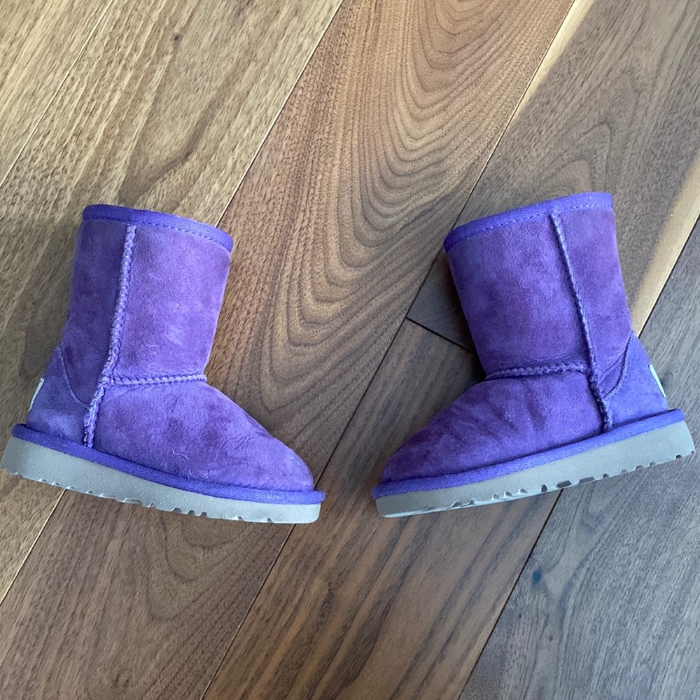 Ugg purple boots size 7 (EU size 23.5) barely worn, perfect condition with box.